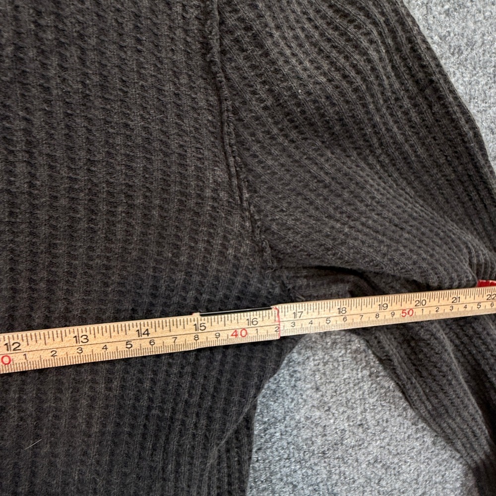Free People Shirt Womens XL Gray Waffle Knit Thermal Long Sleeve Grunge Raw Edge - Picture 8 of 11
